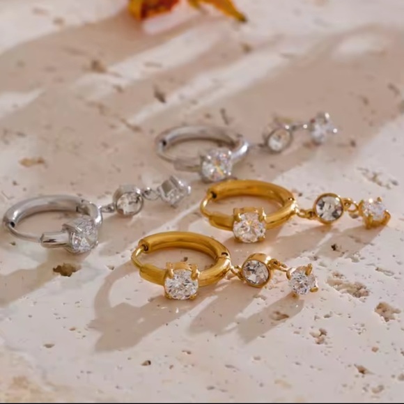 Elegant Gold Hoop Earrings with Crystal Accents - Picture 2 of 6